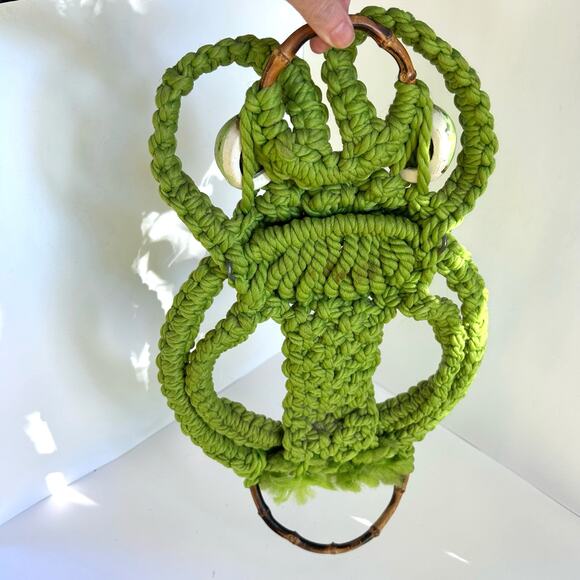 Mid Century Macrame Avocado Green Frog Towel Holder Wall Hanging - Picture 7 of 8